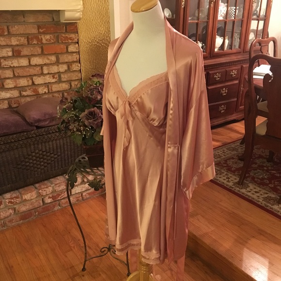 •NWOT• Victoria's Secret Pastel Pink Satin Robe - Picture 11 of 12